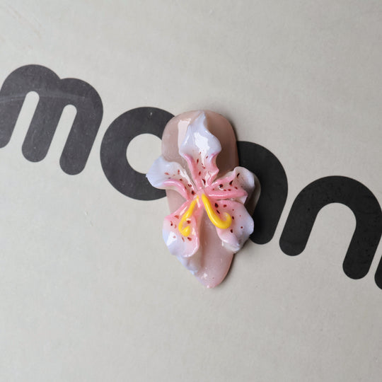 Somewhere in Time botanical press-on nails close-up with sculpted orchid, soft purple ombre and yellow stamen